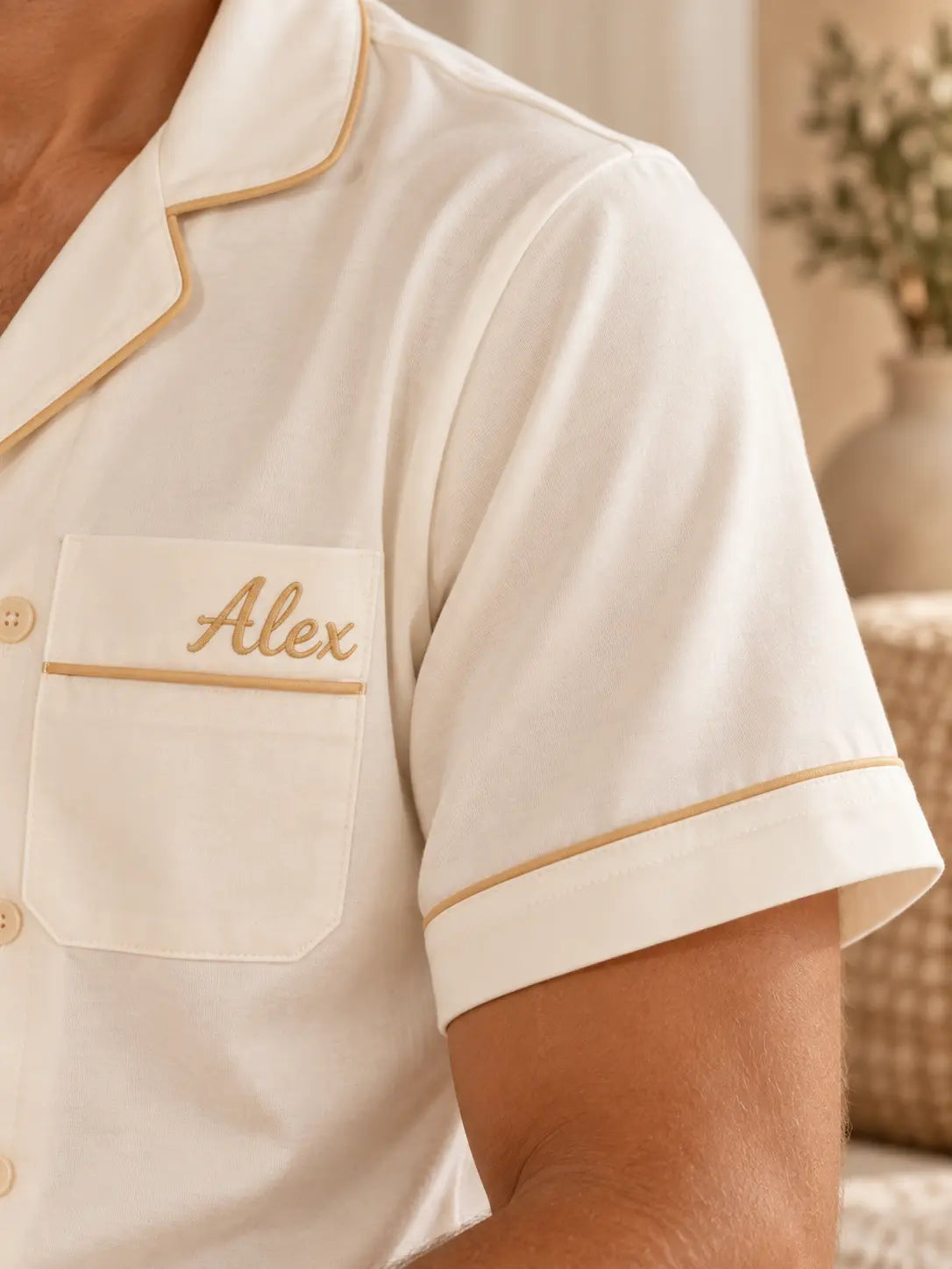 Détail finition manche – Pyjama chemisier homme Crème Élégant